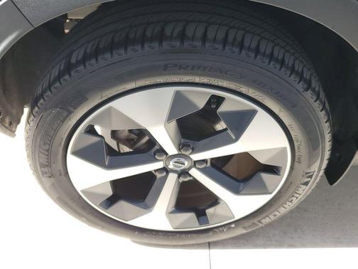 2023 Volvo XC40 B5 Plus Dark Theme