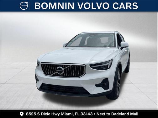 2025 Volvo XC40 B5 Ultra Bright Theme