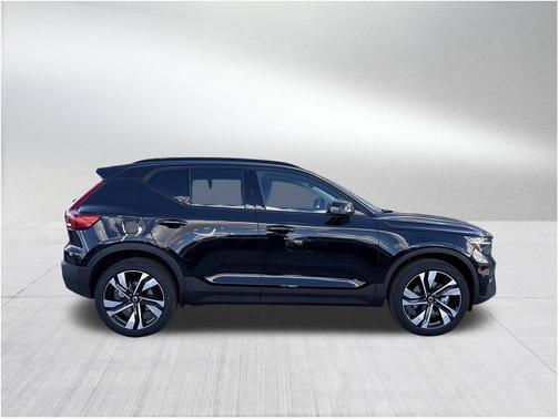 Onyx Black 2026 Volvo XC40 B5 Ultra