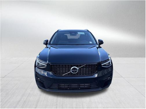 Onyx Black 2026 Volvo XC40 B5 Ultra