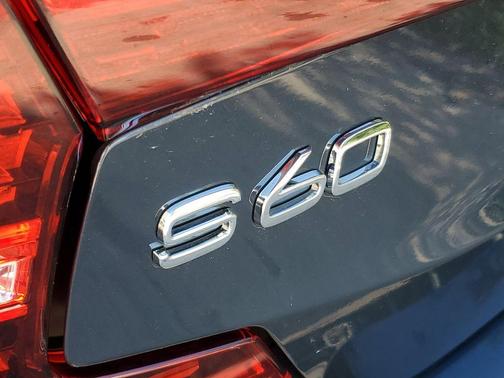 2023 Volvo S60 B5 Ultimate Bright Theme