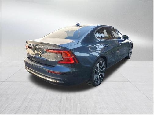 2023 Volvo S60 B5 Ultimate Bright Theme