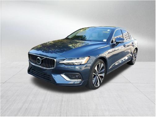 2023 Volvo S60 B5 Ultimate Bright Theme
