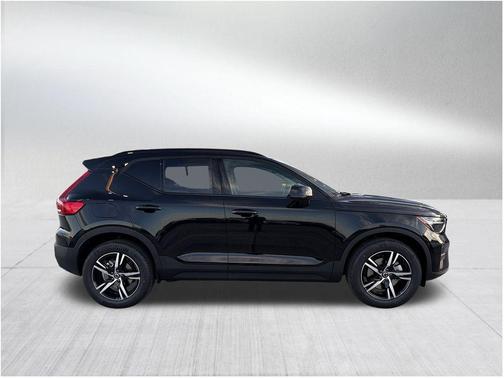 2026 Volvo XC40 B4 Core