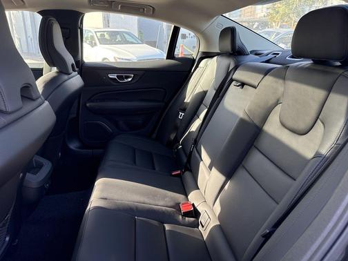 2025 Volvo S60 B5 Plus