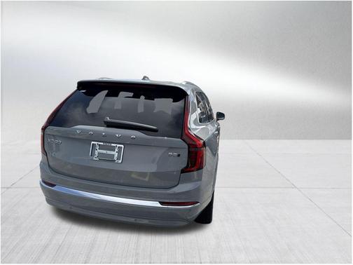 2025 Volvo XC90 B5 Plus 6-Seater