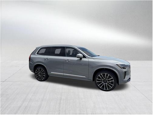 2025 Volvo XC90 B5 Plus 6-Seater