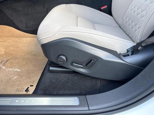 2026 Volvo XC90 Plug-In Hybrid T8 Plus 7-Seater