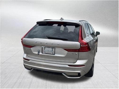2025 Volvo XC60 Plug-In Hybrid T8 Plus