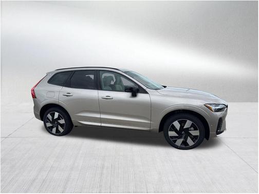2025 Volvo XC60 Plug-In Hybrid T8 Plus