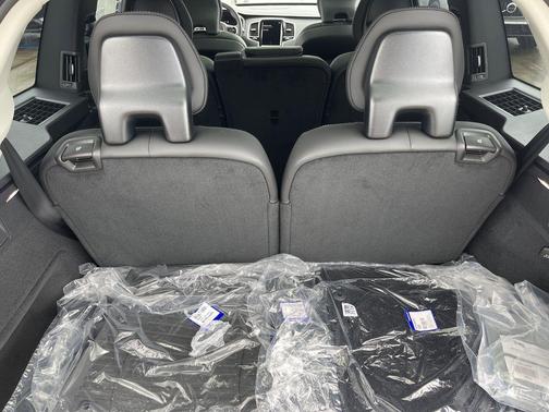 2025 Volvo XC90 B6 Ultra