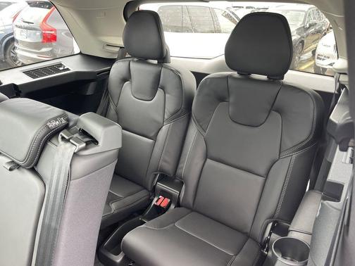 2025 Volvo XC90 B6 Ultra