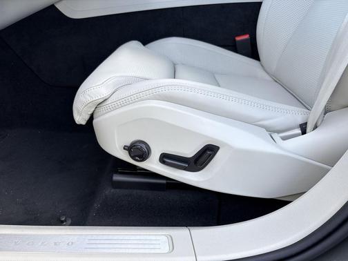2026 Volvo XC60 Plug-In Hybrid T8 Ultra