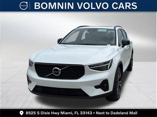 2025 Volvo XC40 B5 Plus Dark Theme