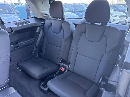 2025 Volvo XC90 B5 Plus