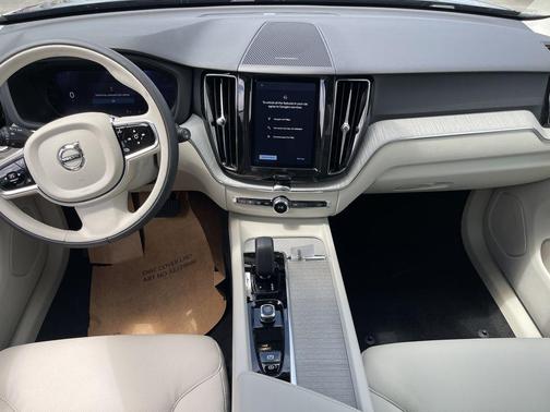 2025 Volvo XC60 B5 Plus