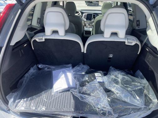 2025 Volvo XC90 Plug-In Hybrid T8 Ultra 6-Seater