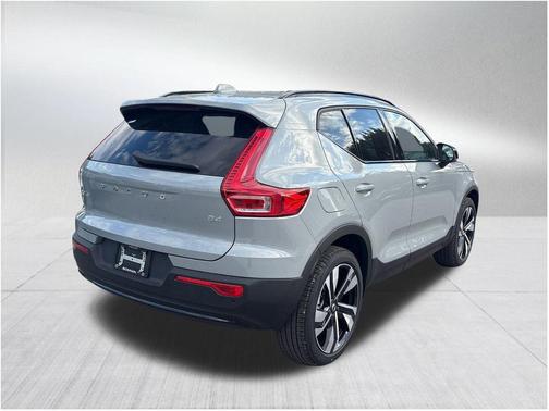 2026 Volvo XC40 B4 Plus