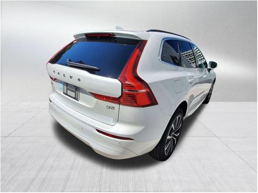 2022 Volvo XC60 B5 Momentum