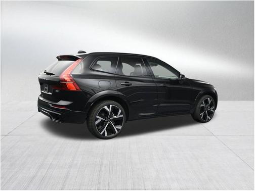 Onyx Black Metallic 2026 Volvo XC60 B5 Ultra