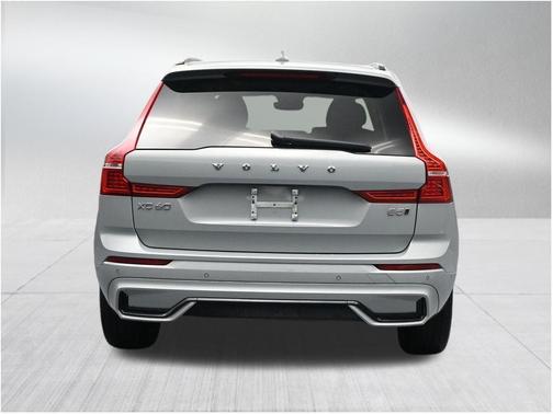 Gray Metallic 2024 Volvo XC60 B5 Plus Dark Theme
