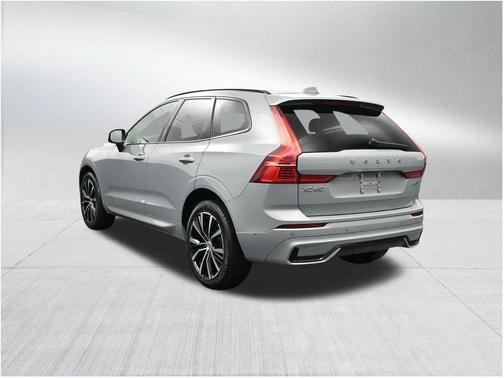 Gray Metallic 2024 Volvo XC60 B5 Plus Dark Theme