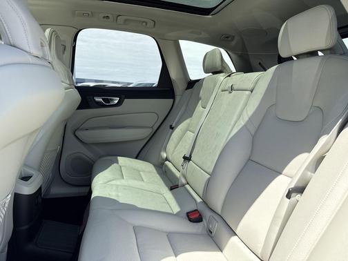 2025 Volvo XC60 Plug-In Hybrid T8 Plus