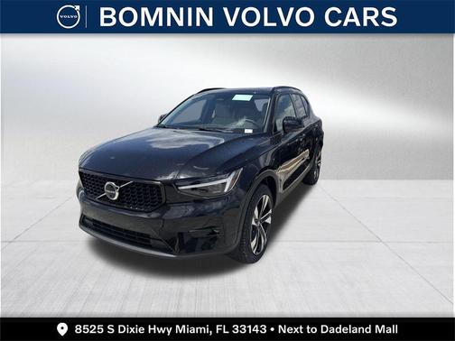 2025 Volvo XC40 B5 Plus Dark Theme