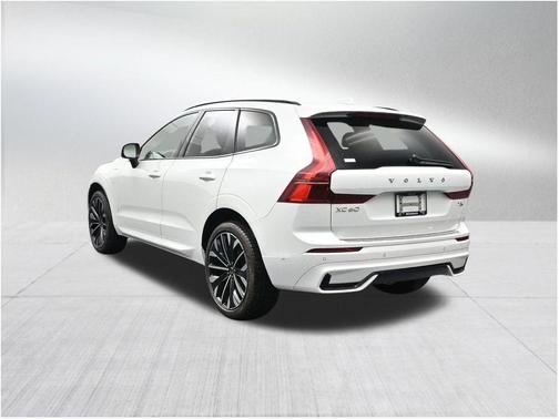 Crystal White 2026 Volvo XC60 Plug-In Hybrid T8 Ultra