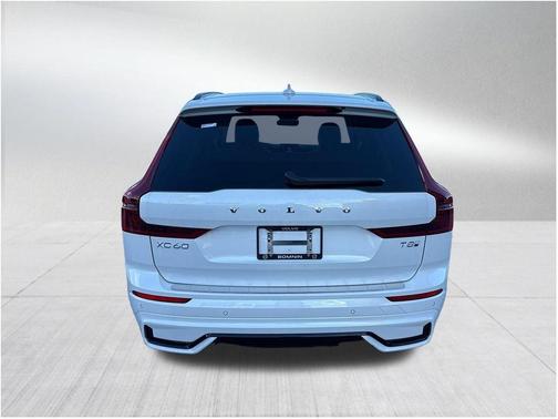 Crystal White 2026 Volvo XC60 Plug-In Hybrid T8 Ultra