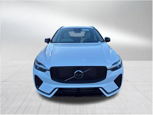 Crystal White 2026 Volvo XC60 Plug-In Hybrid T8 Ultra