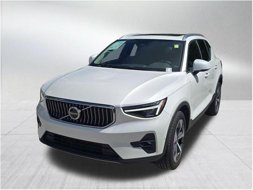 2024 Volvo XC40 B5 Plus Bright Theme