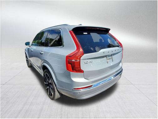 2023 Volvo XC90 B5 Plus