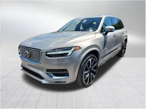 2023 Volvo XC90 B5 Plus
