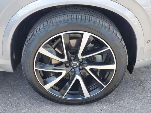 2023 Volvo XC90 B5 Plus
