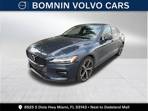 2023 Volvo S60 B5 Core Dark Theme