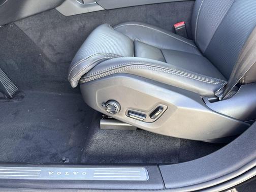 2026 Volvo XC90 B6 Ultra Dark Theme 7-Seater