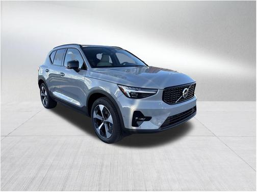 2026 Volvo XC40 B5 Plus