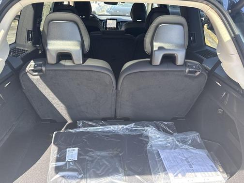 2025 Volvo XC90 B6 Core