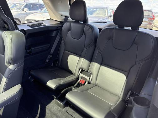 2025 Volvo XC90 Plug-In Hybrid T8 Ultra 6-Seater