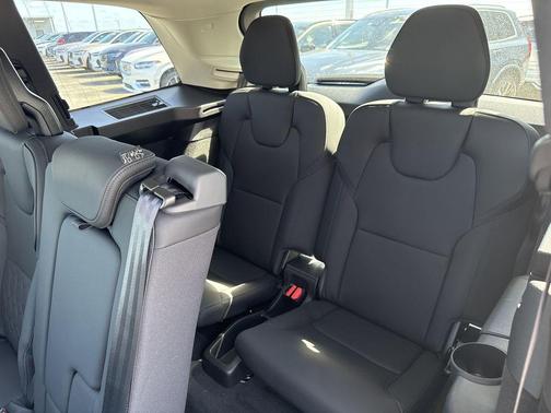2025 Volvo XC90 B5 Core