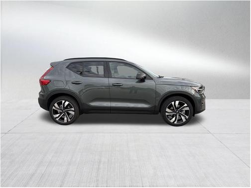 2026 Volvo XC40 B4 Plus