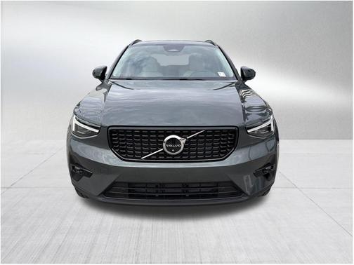 2026 Volvo XC40 B4 Plus