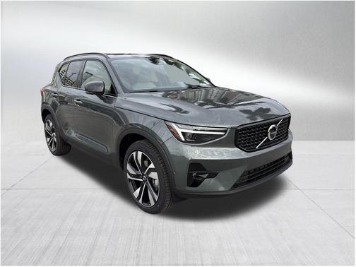 2026 Volvo XC40 B4 Plus