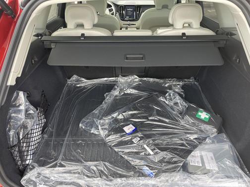 2025 Volvo XC60 Plug-In Hybrid T8 Plus