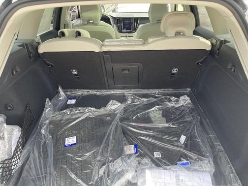 2025 Volvo XC60 Plug-In Hybrid T8 Plus