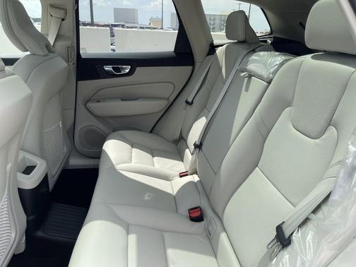 2025 Volvo XC60 Plug-In Hybrid T8 Plus