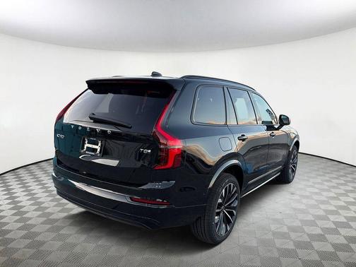 2026 Volvo XC90 Plug-In Hybrid T8 Ultra Dark Theme 7-Seater