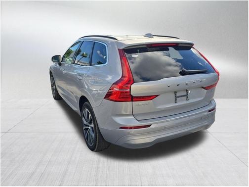 2022 Volvo XC60 B5 Momentum
