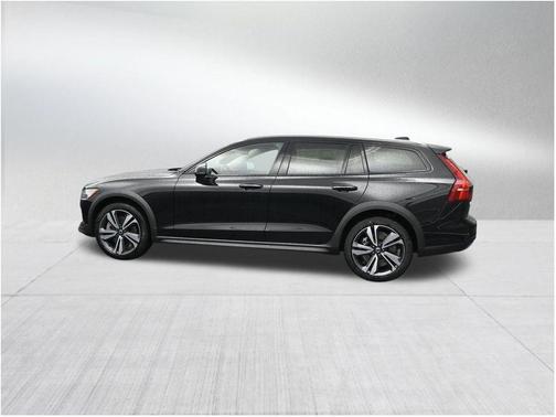 Onyx Black Metallic 2026 Volvo V60 Cross Country B5 Plus